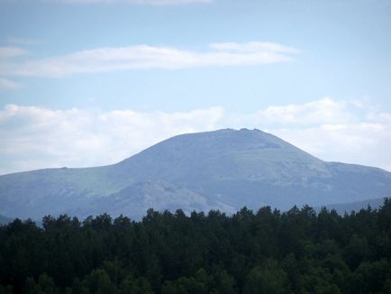 Iunie excursie la mare iremel, de-a lungul căilor de sud Ural