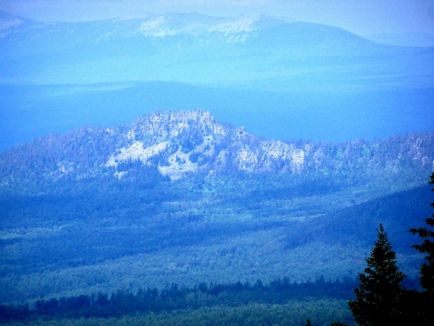 Iunie excursie la mare iremel, de-a lungul căilor de sud Ural