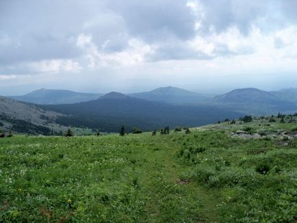 Iunie excursie la mare iremel, de-a lungul căilor de sud Ural