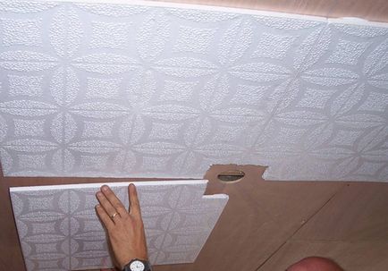 Cum să lipiți o placă de tavan