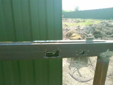 Hogyan készítsünk egy kerítés a fémlemezek és a kezét (mint a burkolat anyagát) Hogyan készítsünk egy kerítés a fémlemezek saját kezűleg