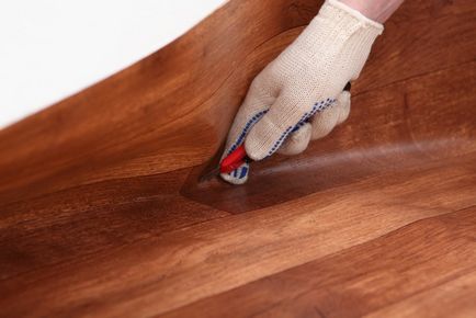 Як стелити лінолеум на дерев'яну підлогу поради і опис