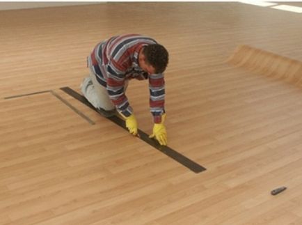 Як стелити лінолеум на дерев'яну підлогу тонкощі і нюанси