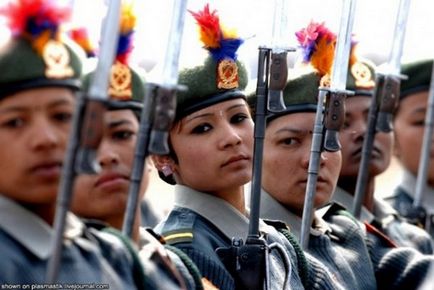 Як виглядає дівчина - солдат в 48 країнах стаття - росія - djamil (dzhiyan)
