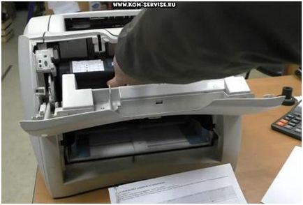 Hogyan húzza ki egy darab papírt a nyomtató hp 1300, amikor a dugó