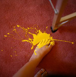 Hogyan lehet megjeleníteni foltok a festék a szőnyegen, festék eltávolítása a szőnyegből, környezetbarát tisztítószerek