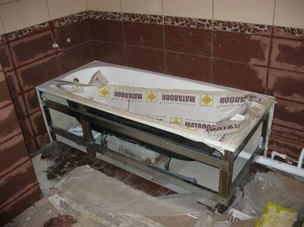 Кріплення сталевий і акрилової ванни до стіни фіксуємо сантехніку надійно