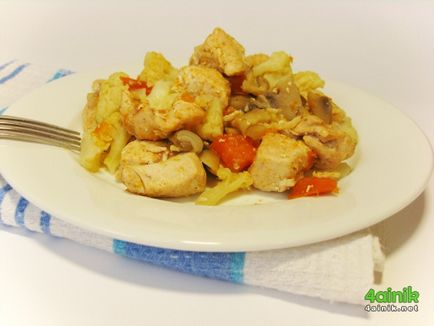 Куряче філе з грибами і овочами