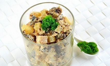 Salata de ananas de prune de pui