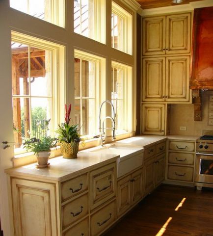 Кухня в дерев'яному будинку дизайн фото