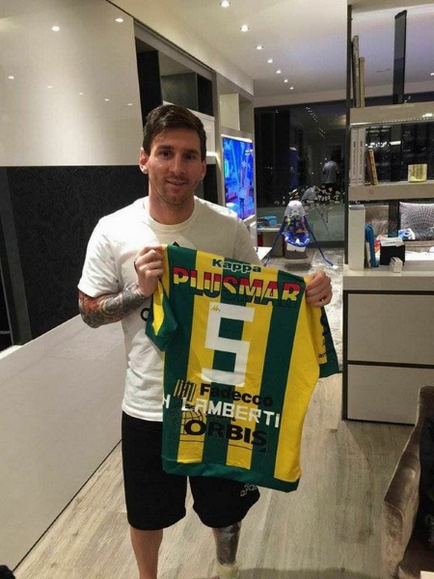 Messi, se pare, colectează tricouri, zvonuri