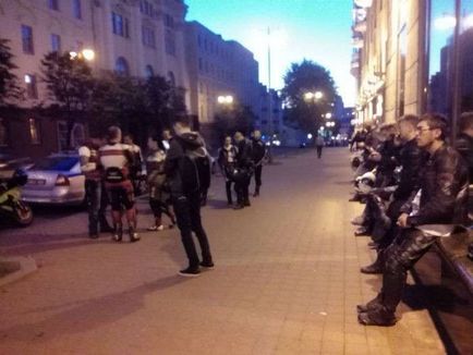 На проспекті Незалежності кілька екіпажів ДАІ блокували мотоцикл - новини білорусі