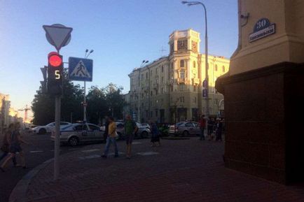 На проспекті Незалежності кілька екіпажів ДАІ блокували мотоцикл - новини білорусі