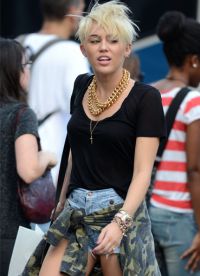 Noua imagine a milei cyrus