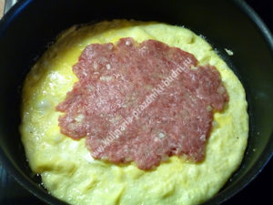 Omeletul cu bucate de carne tocată - rețetă de gătit brizel pas cu pas
