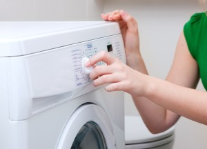 Чому не відчиняються двері пральної машини після прання