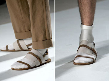 Чому російські чоловіки люблять одягати шкарпетки під сандалі