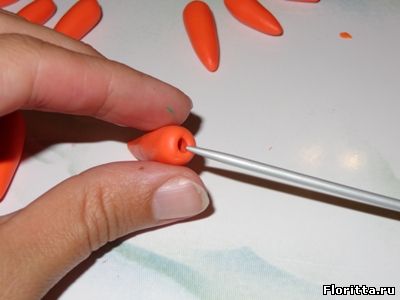 Вироби з полімерної глини морква