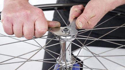 Demontarea și repararea bucșei frontale a bicicletei