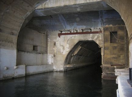 Секретна база підводних човнів у Балаклаві як дістатися з Севастополя і відвідати музей