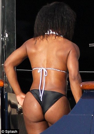 Serena Williams și-a arătat corpul pe plaja din Miami - adevărul gol