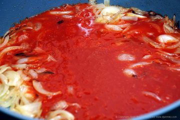 Соус з цибулею і томатом для пасти капелліні