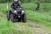 Track pentru ATV-uri în suburbii, recreere în suburbiile pe biciclete quad