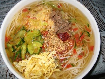 Холодний корейський суп «Кукса» з яловичиною, рецепт