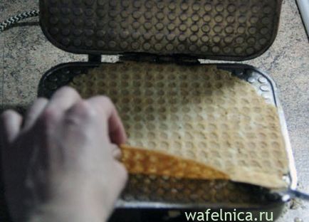 Хрусткі вафельні трубочки в вафельниці - рецепт з фото