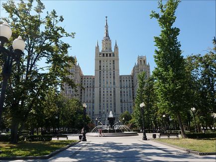 Casă rezidențială de pe piața Kudrinskaya din Moscova