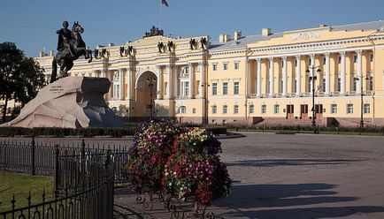 Ansamblul de piețe centrale, rute