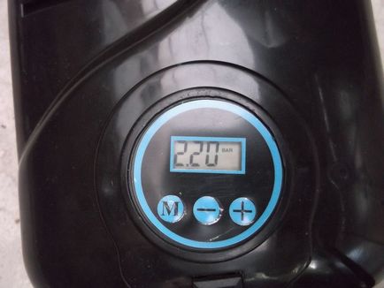 Compresor automat pentru pomparea anvelopelor