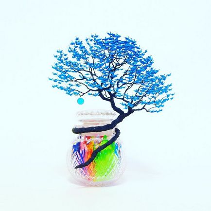 Bonsai, a cărui frunze sunt mii de figuri origami făcute de mână