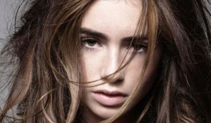 Sprâncenele lily collins - sprancenele groase