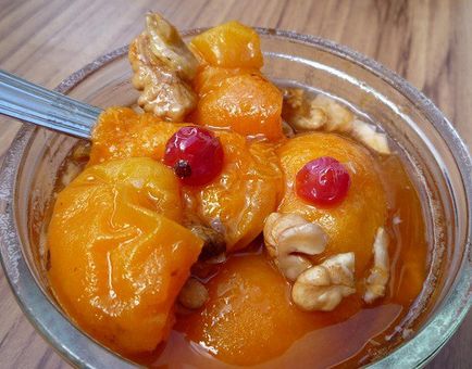 Що просте і смачне приготувати з стиглого персика