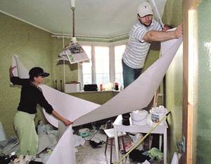 Ce mai intai - instalarea unui plafon stretch sau sfaturi de tapetare a profesionistilor - viata mea