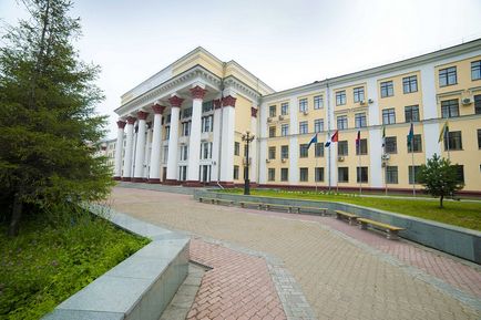 ДВГУПС - залізничний університет в Хабаровську -о Хабаровську