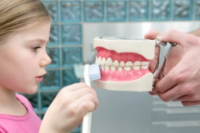 Un igienist dentar care este cine și ce face