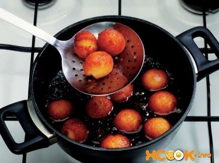 Gulab Jamuna - egyszerű, lépésről lépésre recept fotókkal, hogyan kell főzni