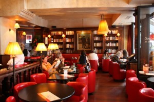 Interiorul restaurantelor cu tematică literară, artotul alimentar