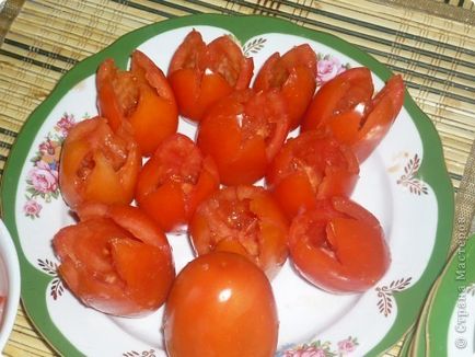 Ce forme pot fi tăiate dintr-o tomată cu un cuțit
