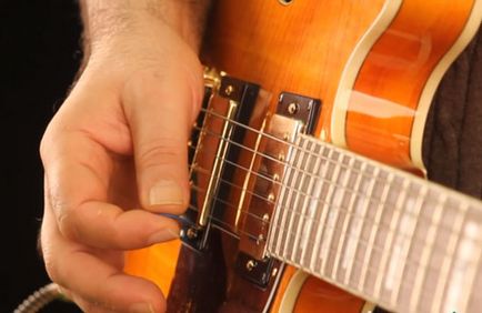 Cum să jucați un mediator de chitară