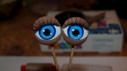 Як з гудзиків зробити оченята для ляльок