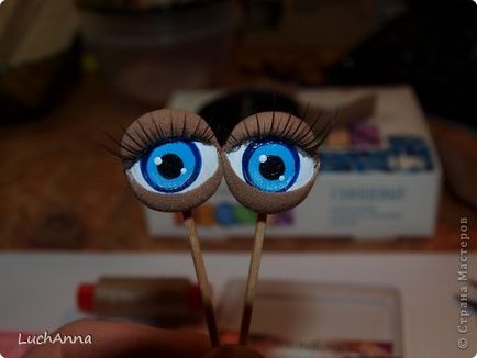 Як з гудзиків зробити оченята для ляльок
