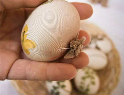 Как да се оцвети яйца за Великден с ръцете си