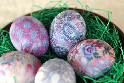 Как да се оцвети яйца за Великден с ръцете си