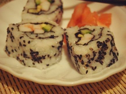 Cum sa faci rulouri acasa ca intr-un sushi bar - reteta, ingrediente si fotografii