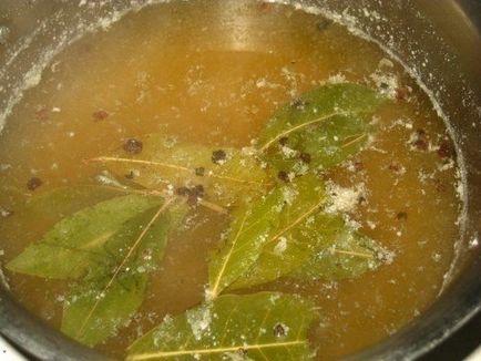 Cum să gătești roșii ușor sărate cu umplutură de usturoi - rețetă, ingrediente și fotografii