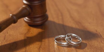 Hogyan juthat el a válás, ha a férje börtönben