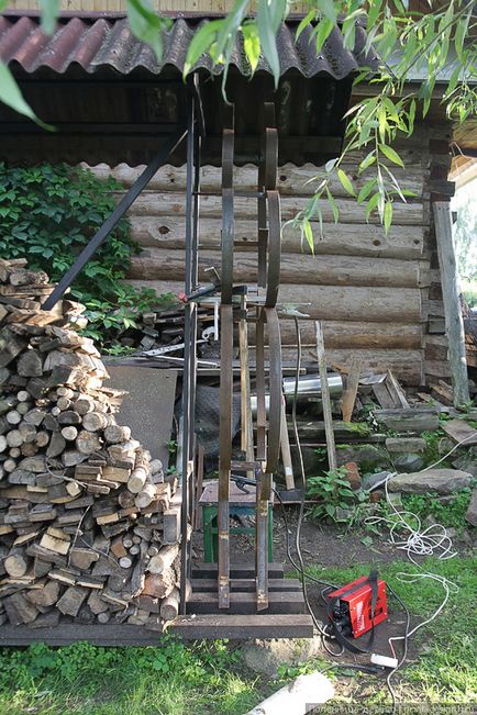Cum se face o grămadă de lemn din metal
